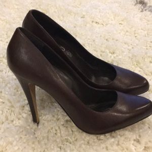 Brown leather ALDO pumps!